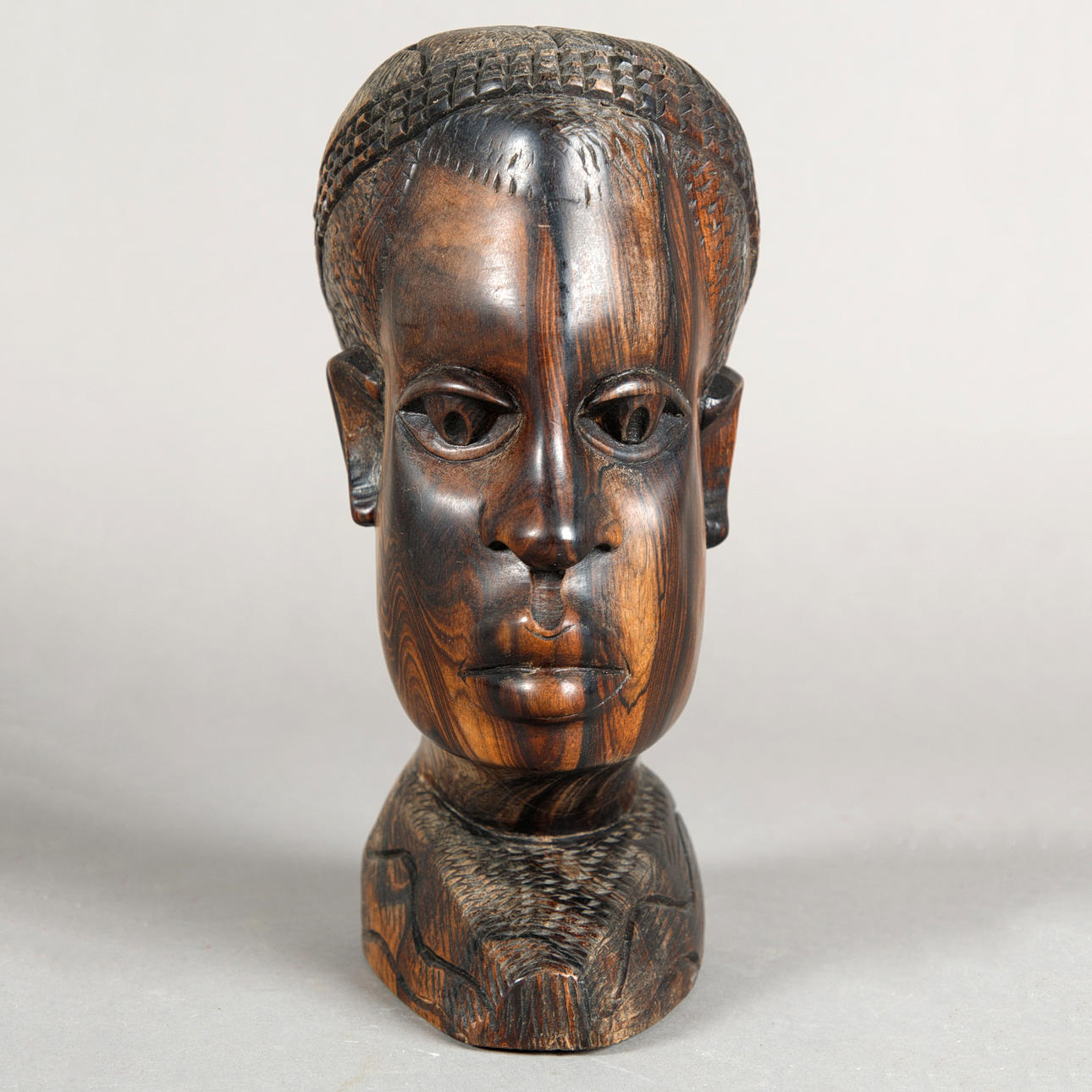 Afrikansk byst. lövträ.