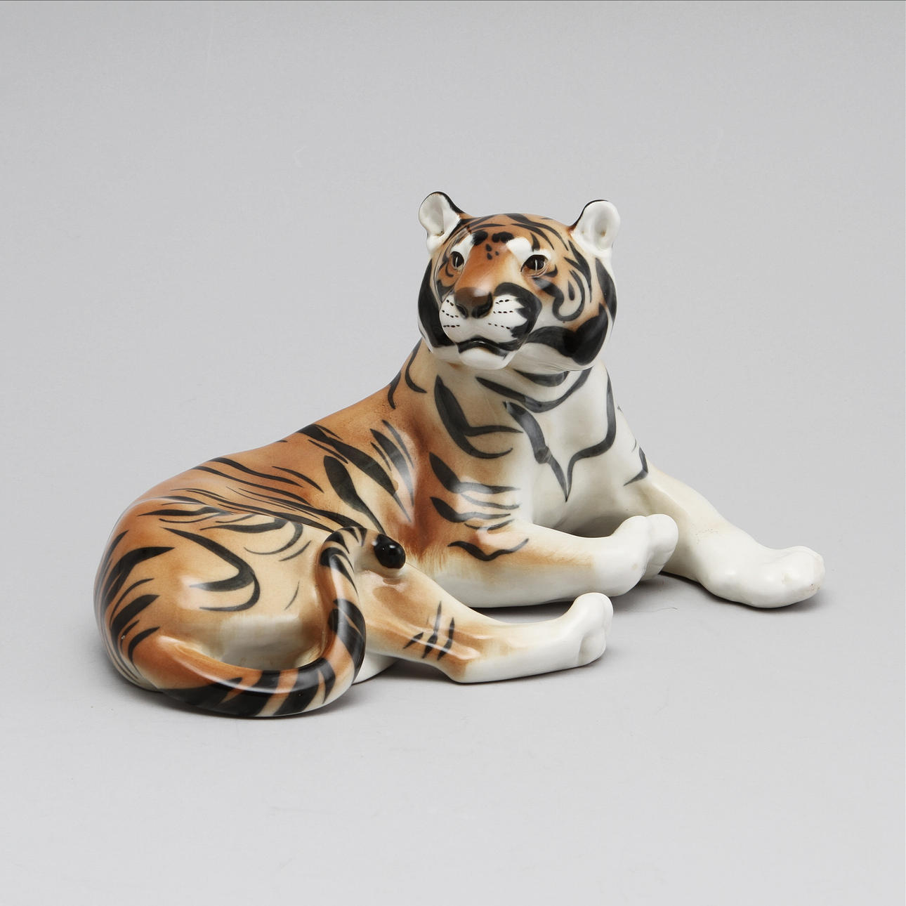 FIGURIN i form av tiger, porslin, Sovjetunionen.