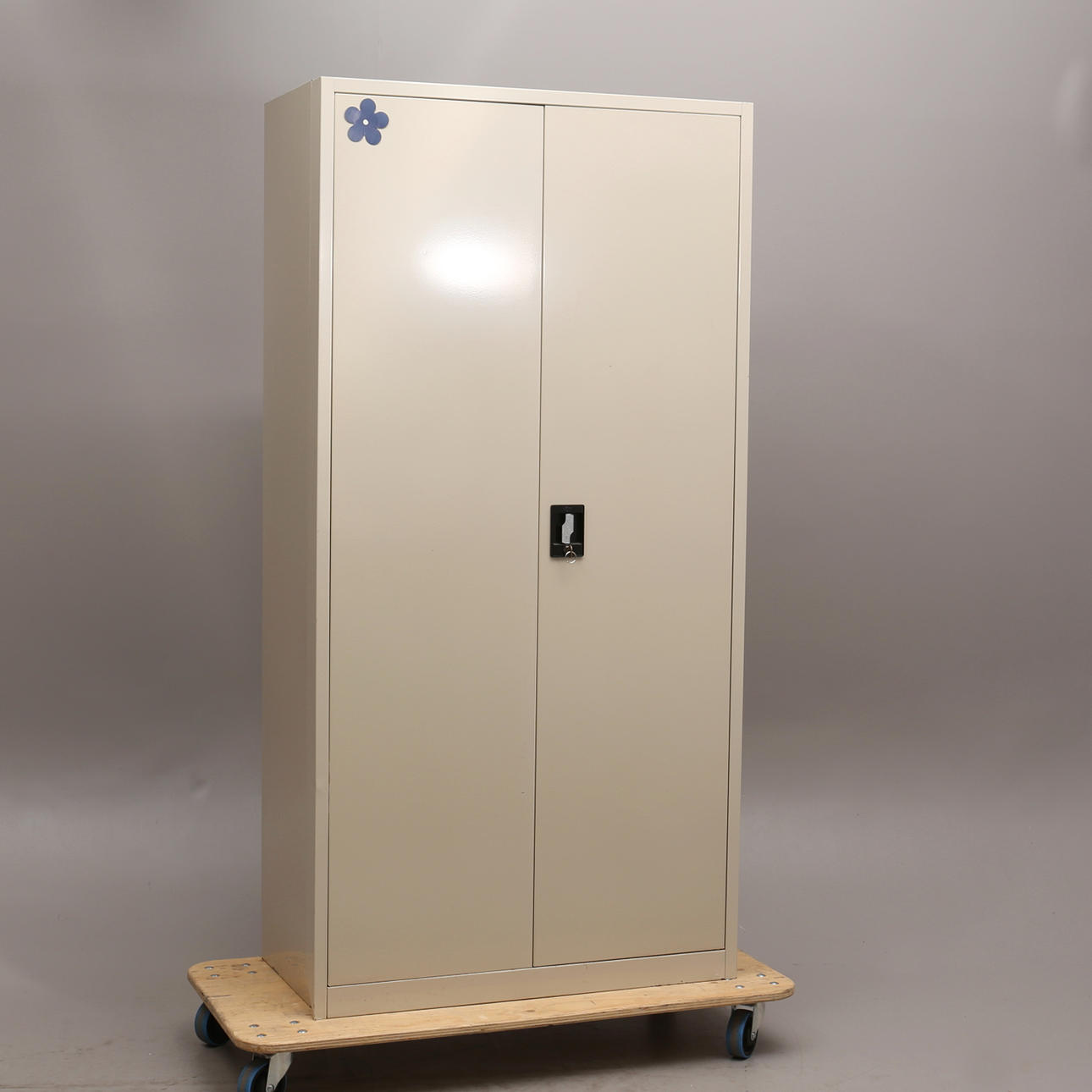 PLÅTSKÅP, industristil.