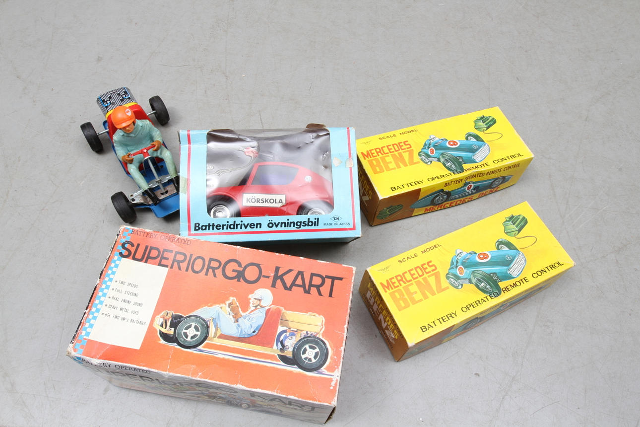 GO-KART 2 stycken, Racerbil 2 stycken och övningsbil, delvis Japen. delvis originalkartongerr.