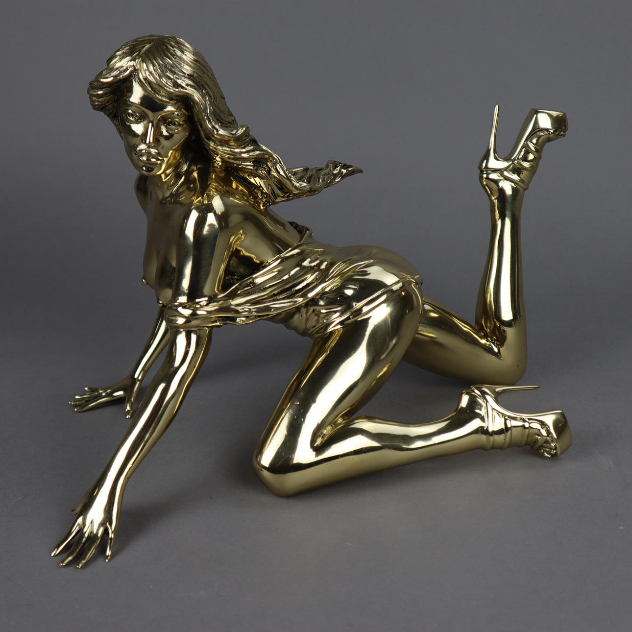 - FRAUEN SKULPTUR ''JASMIN''.