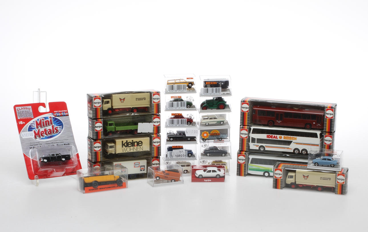 MODELLBILAR HERPA, BREKINA med flera cirka 25 stycken originalkartonger.