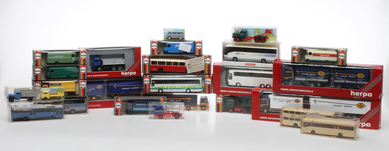 MODELLBILAR HERPA, WIKING med flera cirka 25 stycken originalkartonger.