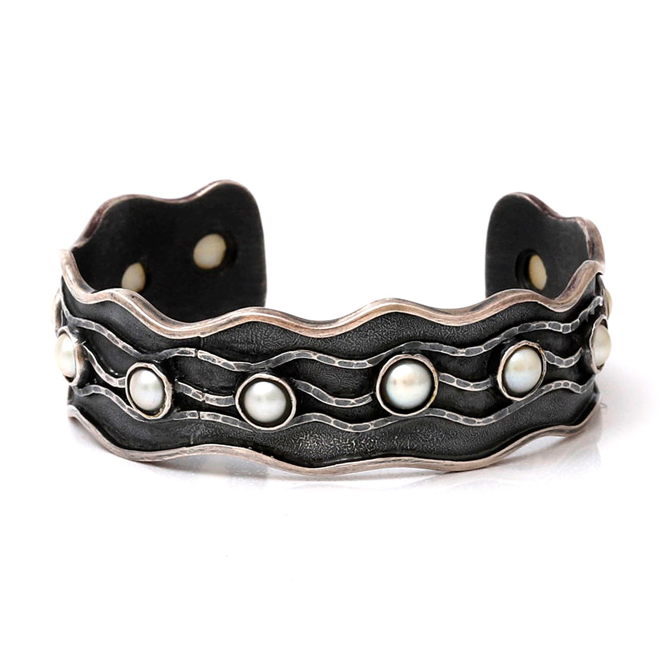 JOYERÍA CAPDEVILA. Pulsera esclava en plata y perlas.