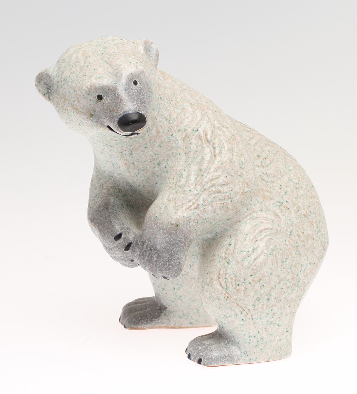 FIGURIN, lergods, "Isbjörn", Thomas Hellström, Nittsjö.