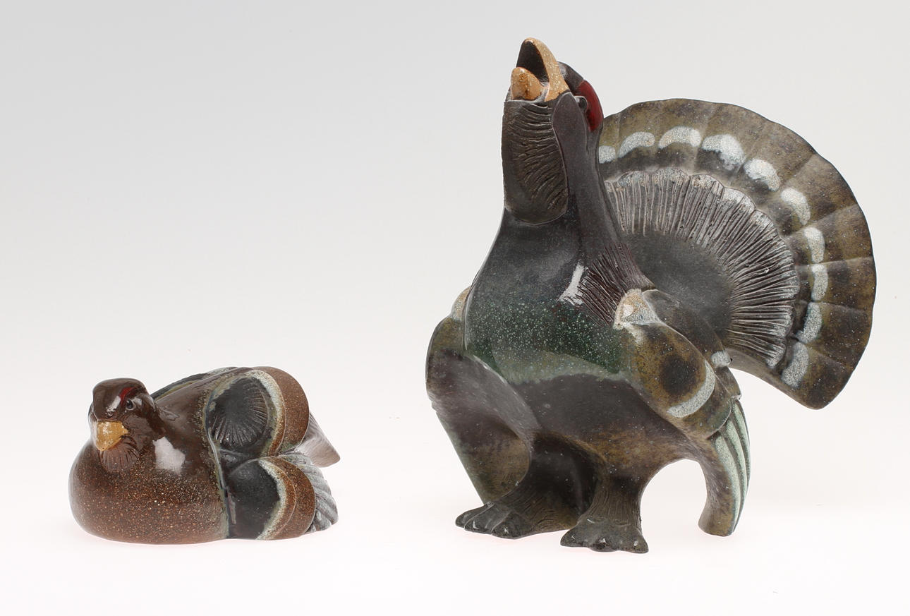 FIGURINER, 2 st, lergods, "Orrar", Thomas Hellström, Nittsjö.