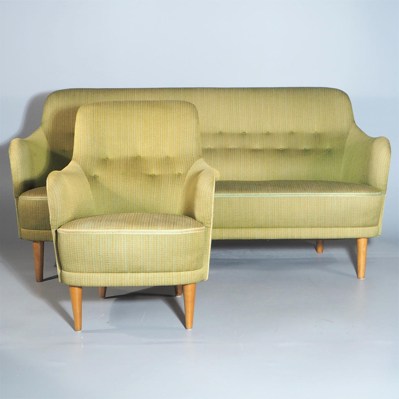 CARL MALMSTEN. Sofa und Sessel "Samsas".