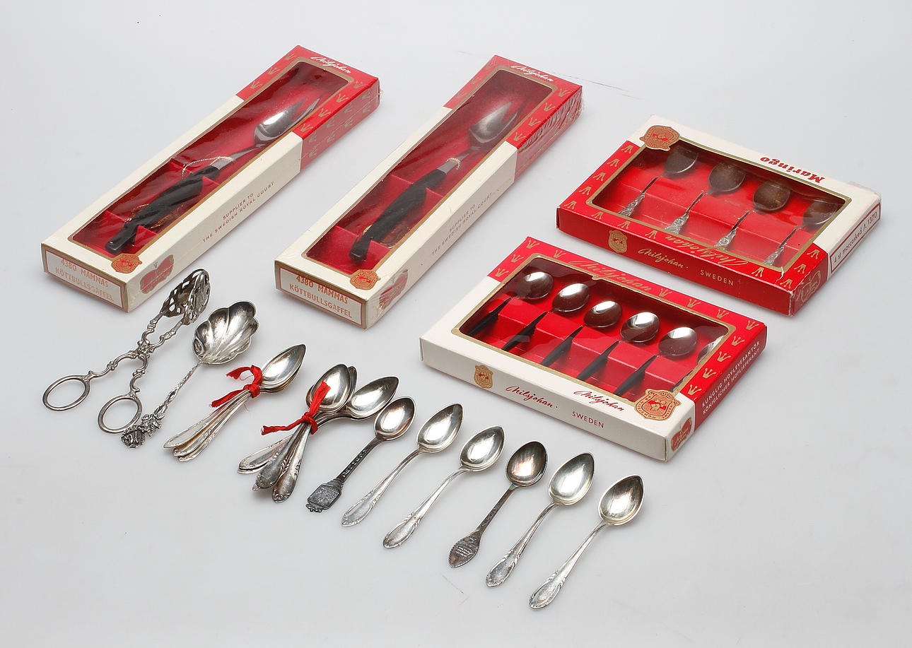 SILVERFÖREMÅL, vikt ca. 213,2 gram samt KÖTTBULLEGAFFALAR, 2 st, Nils Johan mm.