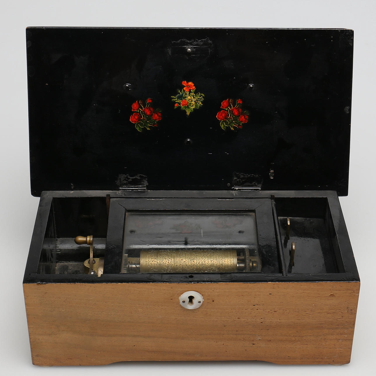 SPELDOSA i trä. Första delen av 1900-talet.