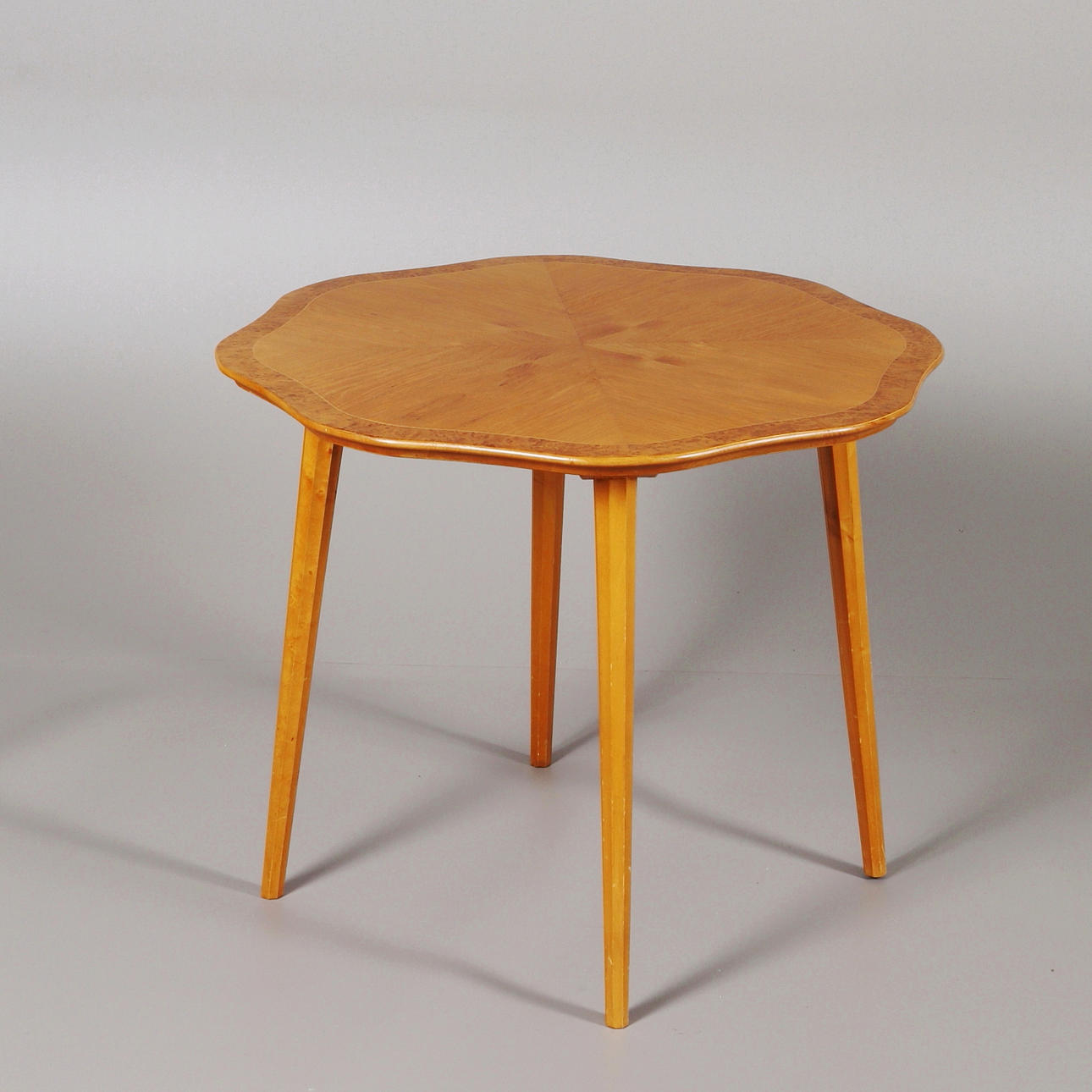 BORD i björk/masur björk. 1960-tal.