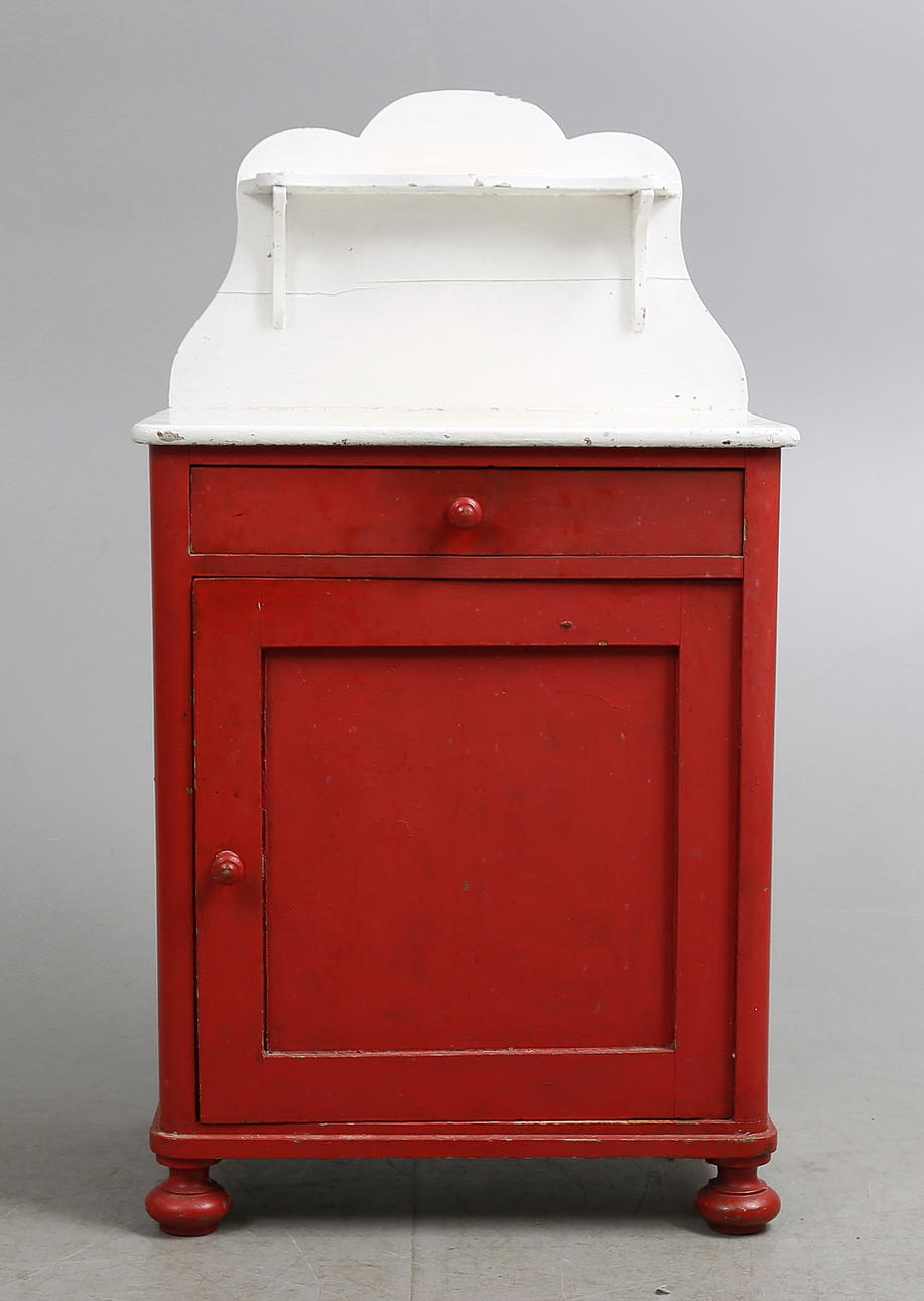 KOMMOD, med hyllöverdel, 1800-talets slut.