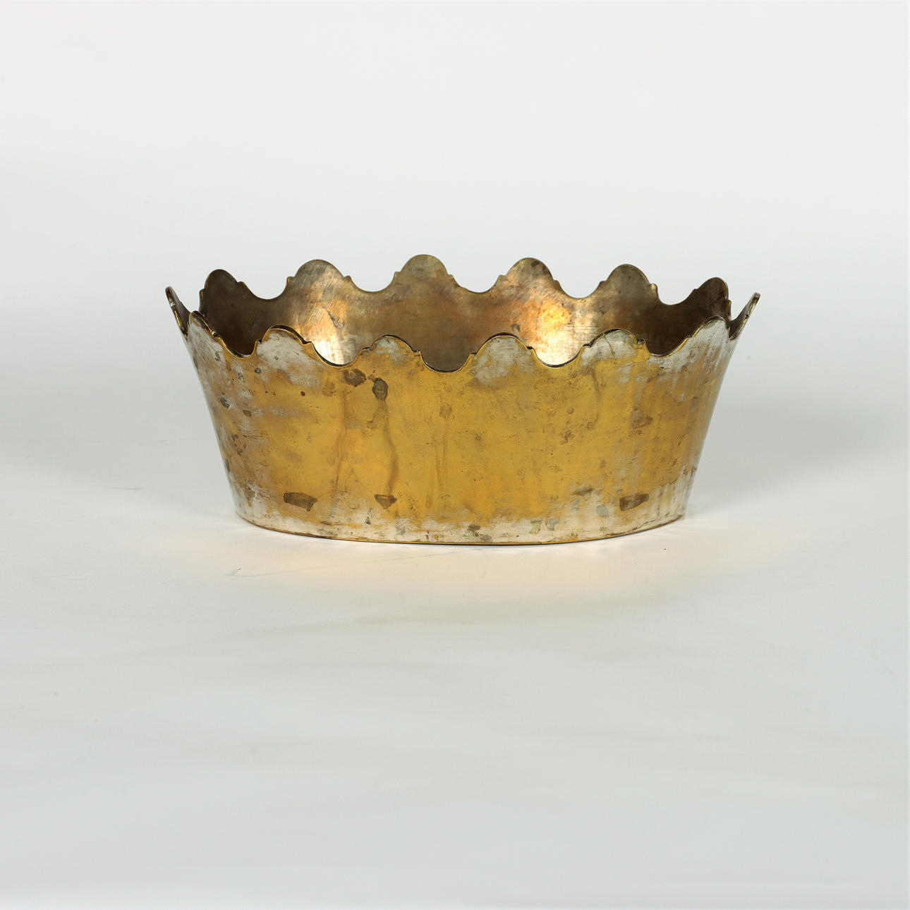 Huuhtelukulho messinkiä 1800-luvulta.