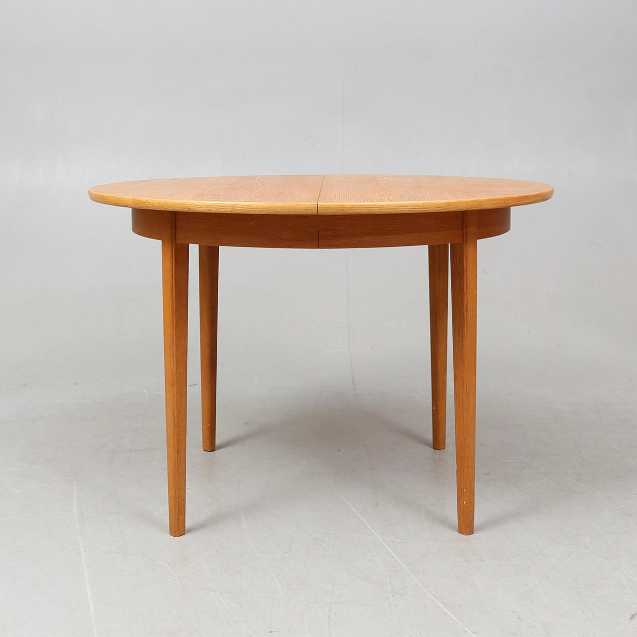 CARL MALMSTEN. ATRIBUIDO. Mesa de comedor, 1900.