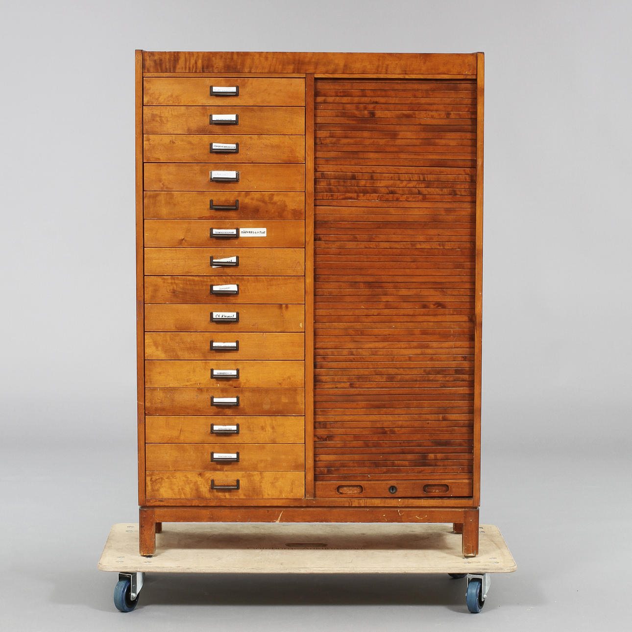 DOKUMENTSKÅP, 1900-talets första häft.