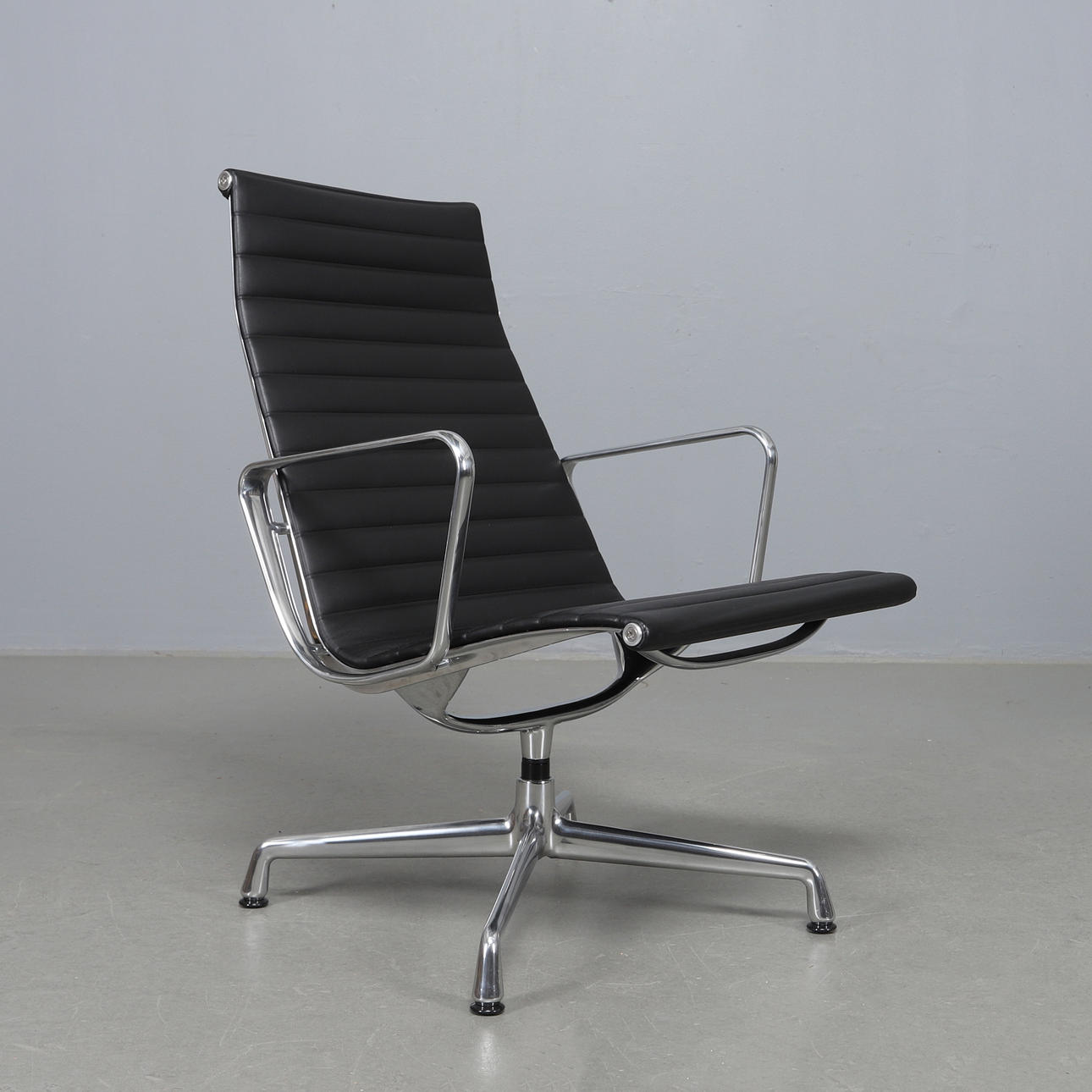 CHARLES & RAY EAMES. Lænestol, model "EA-116", Vitra.