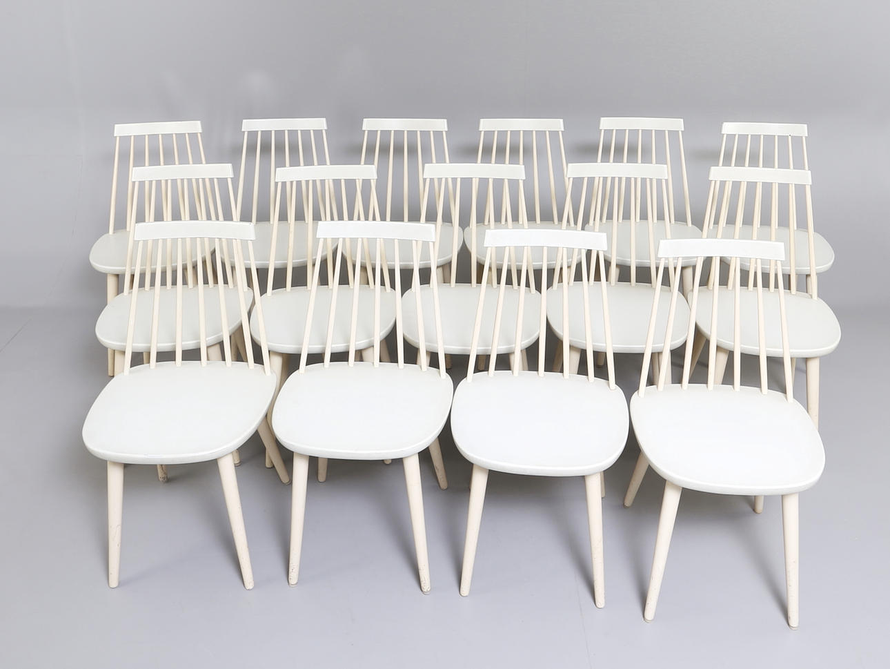 YNGVE EKSTRÖM. Pinnstolar, 15 st, "Sibbo", 1950-tal.