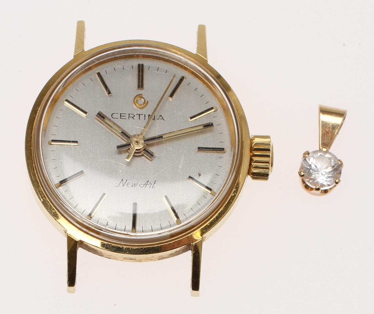 DAMARMBANDSUR, 18 k guld, Certina. HÄNGE, 18 k guld med vit sten.