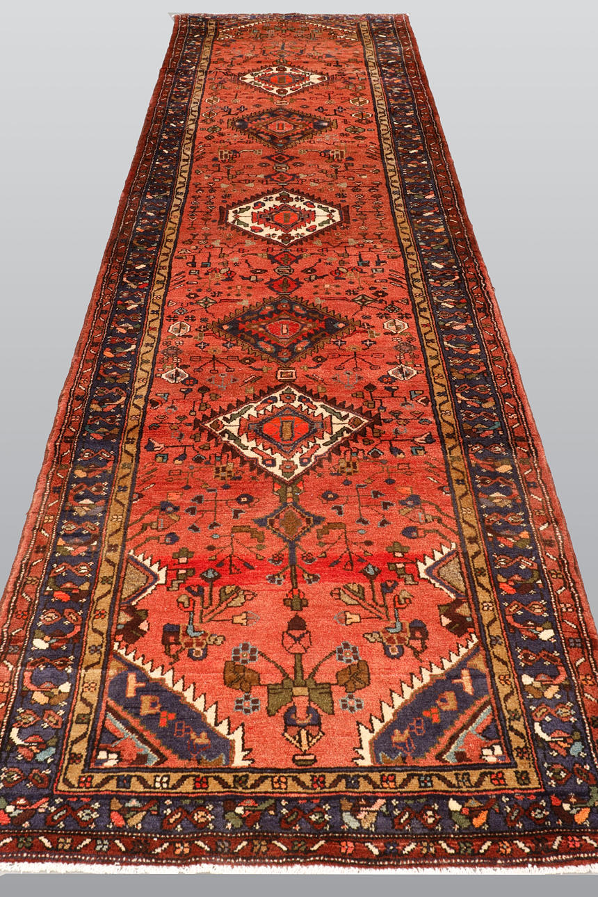 MATTA, Hamadan, gallerimodell, ca 400 x 107 cm.