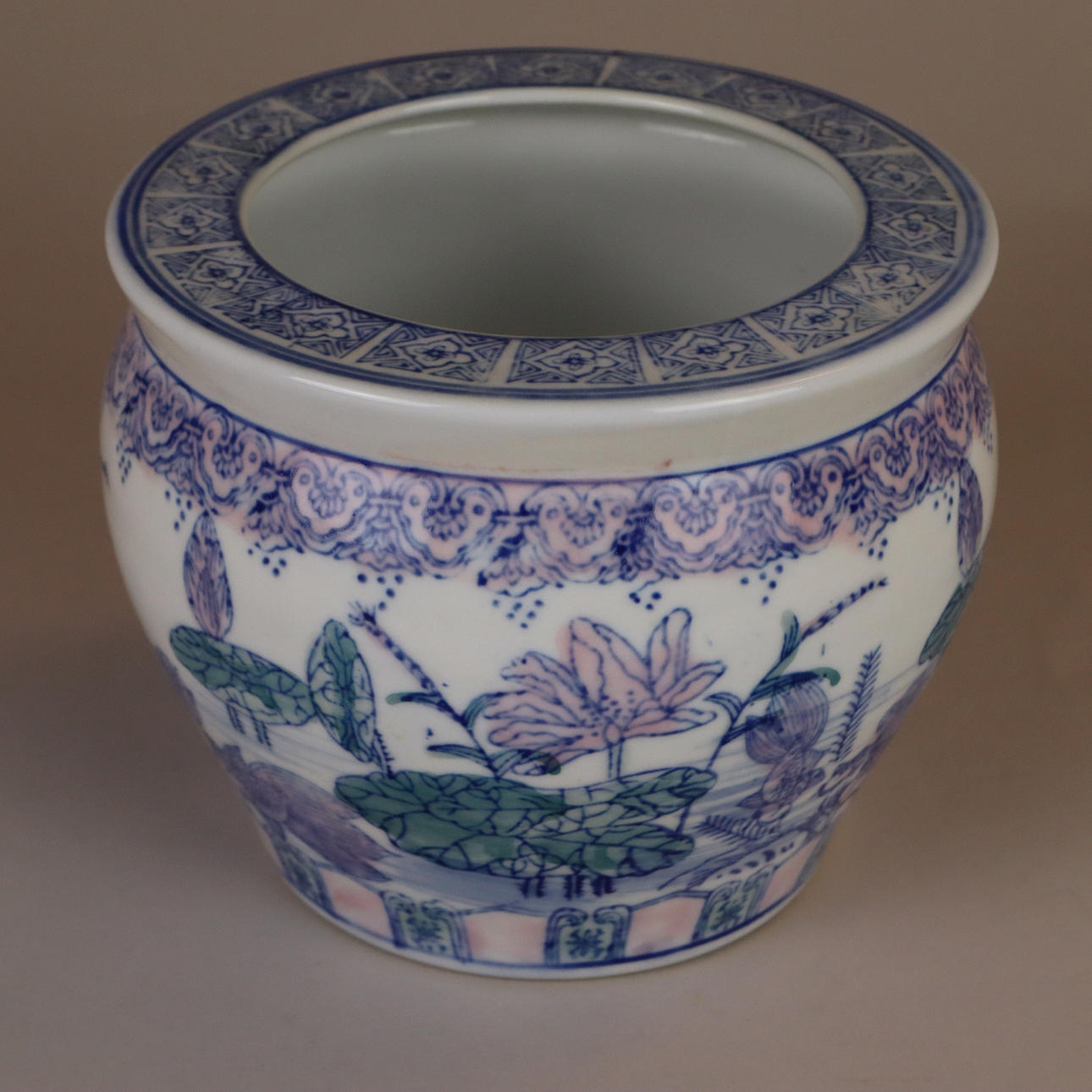 CACHEPOT - China, 20th century, porcelain.