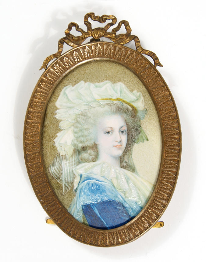 Porträtt av en dam. slutet av 18 århundrade Tempera a. elfenben. 9,2 x 6,7 cm Bågkronad mässingsram. .