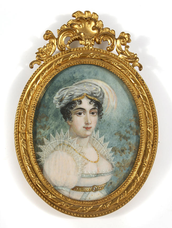 PORTRÄTT MINIATYR. 19 århundrade Tempera a. elfenben. 7,3 x 5,8 cm A tergo ref. Prinsessan Galicin. Rocaille pärlstav mässing ram.