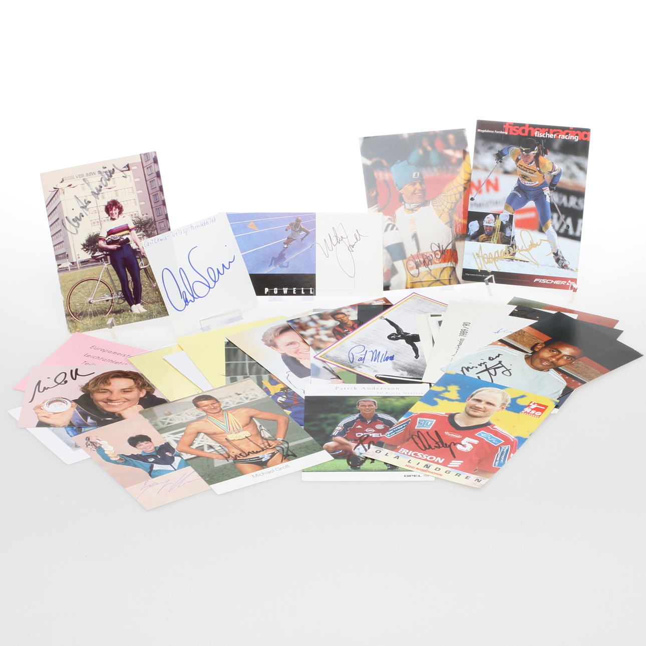 AUTOGRAFER, 48 st, svensk samt internationetll idrott, bl a Marco van Basten, Ove Kindvall, Mike Powell samt Carl Lewis.