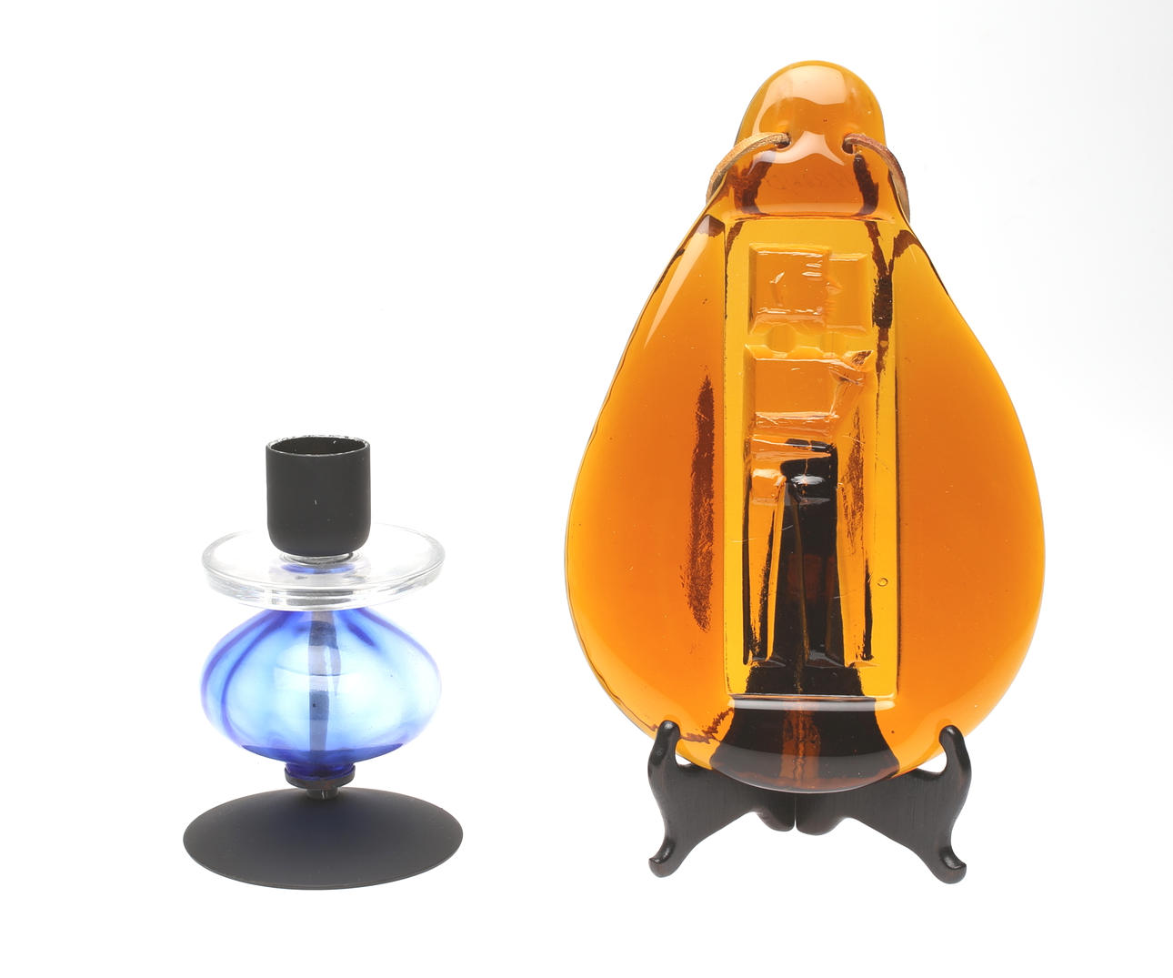 ERIK HÖGLUND. Ljusstake samt droppe.