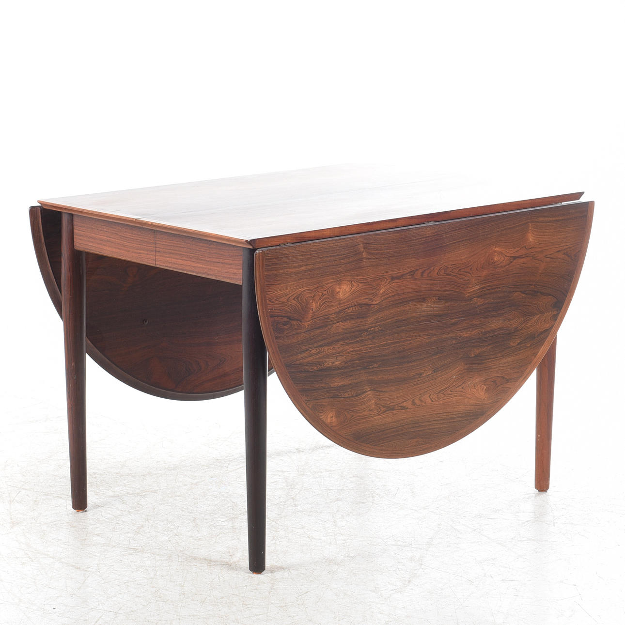 ARNE VODDER. OVALT MATBORD, modell 227.