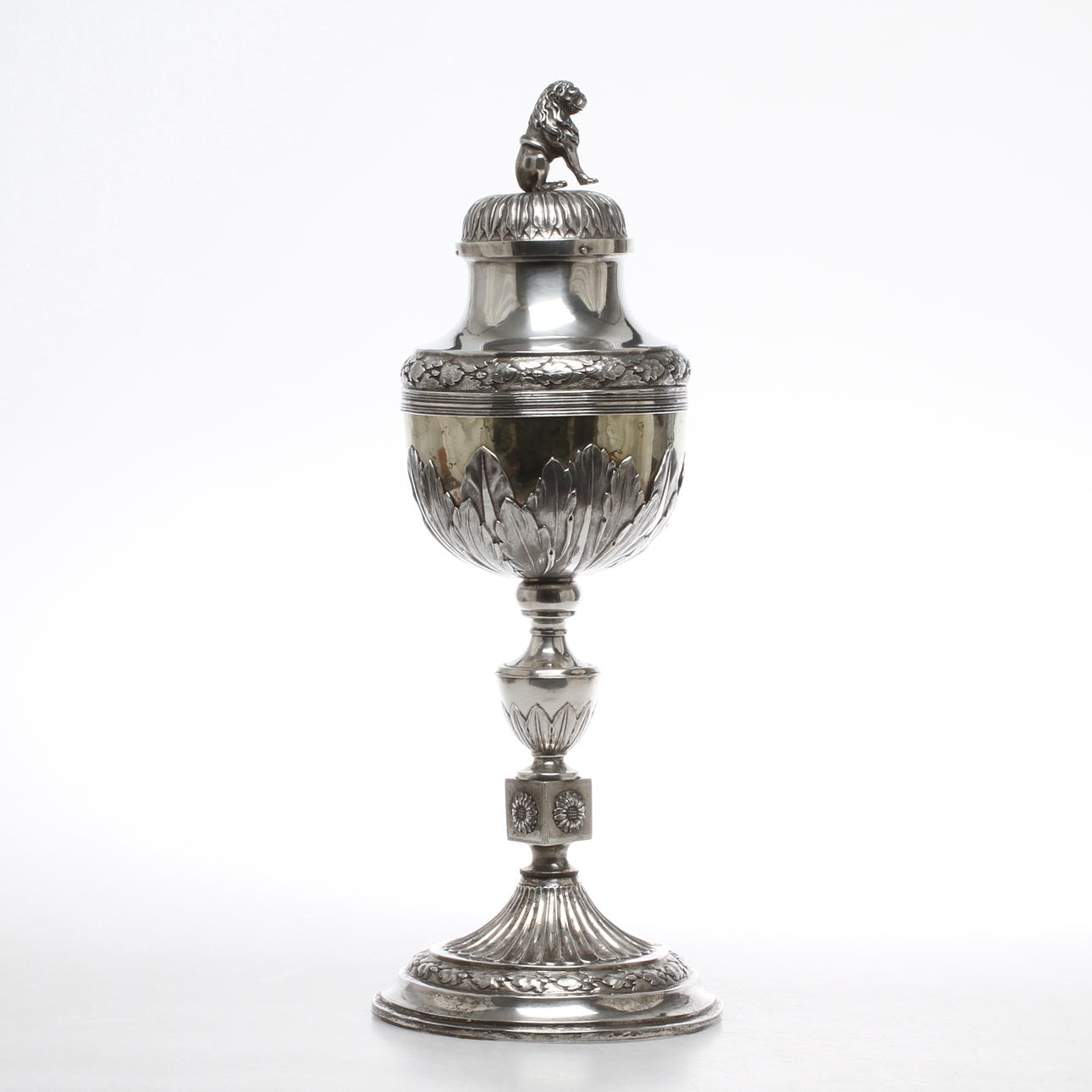 LOCKPOKAL, silver, med gåvoinskription under fot "To Ernest Lord Vaughan Son of Henry 6th Earl of Lisburne....", Holländska stämplar, 1800-talets slut.