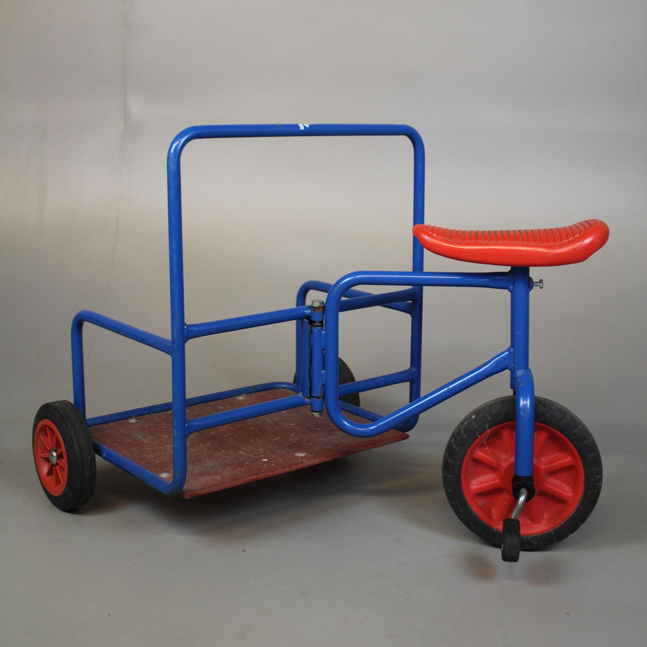 TREHJULING med flak för barn.