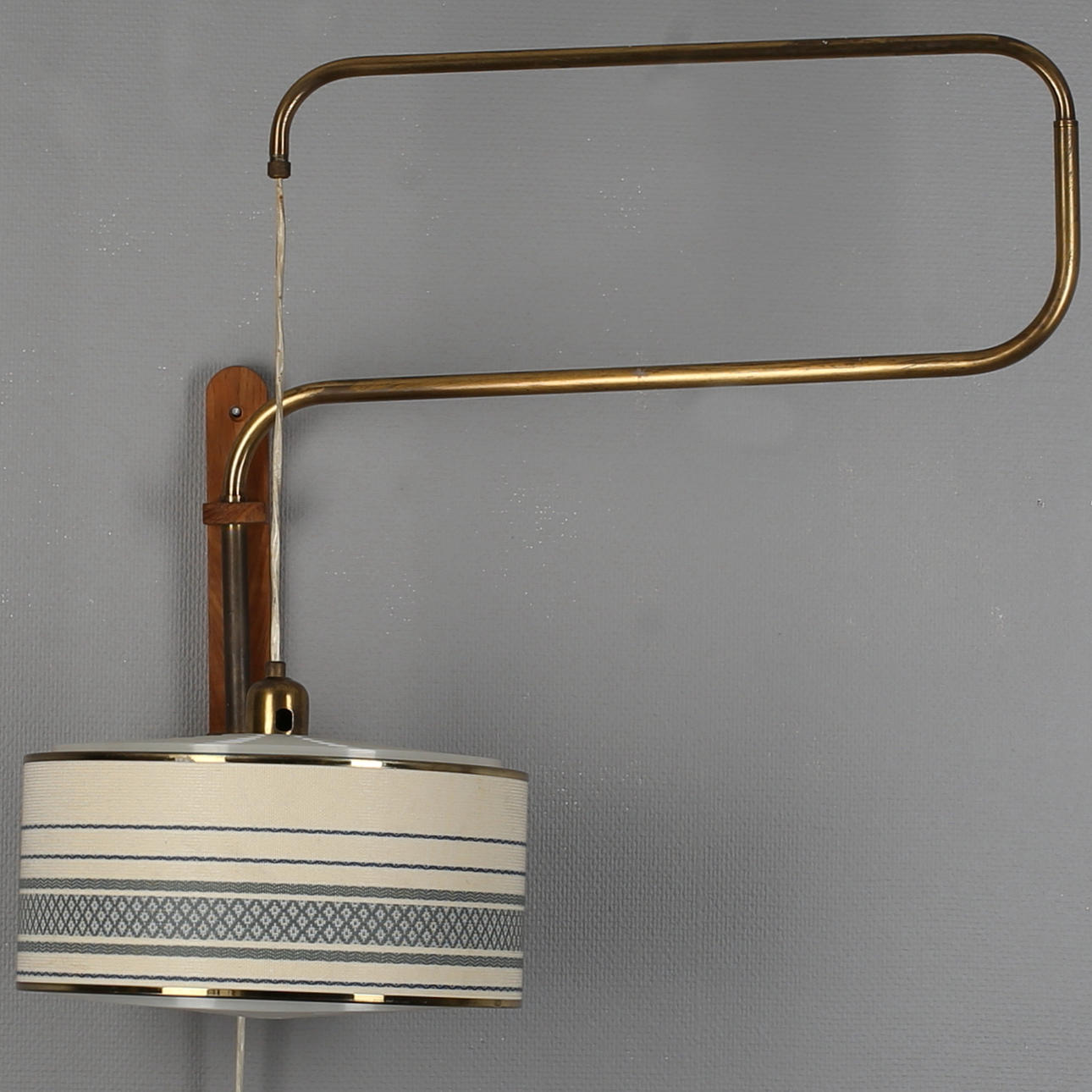 VÄGGARMATUR i trä och metall. 1900-talets andra hälft.