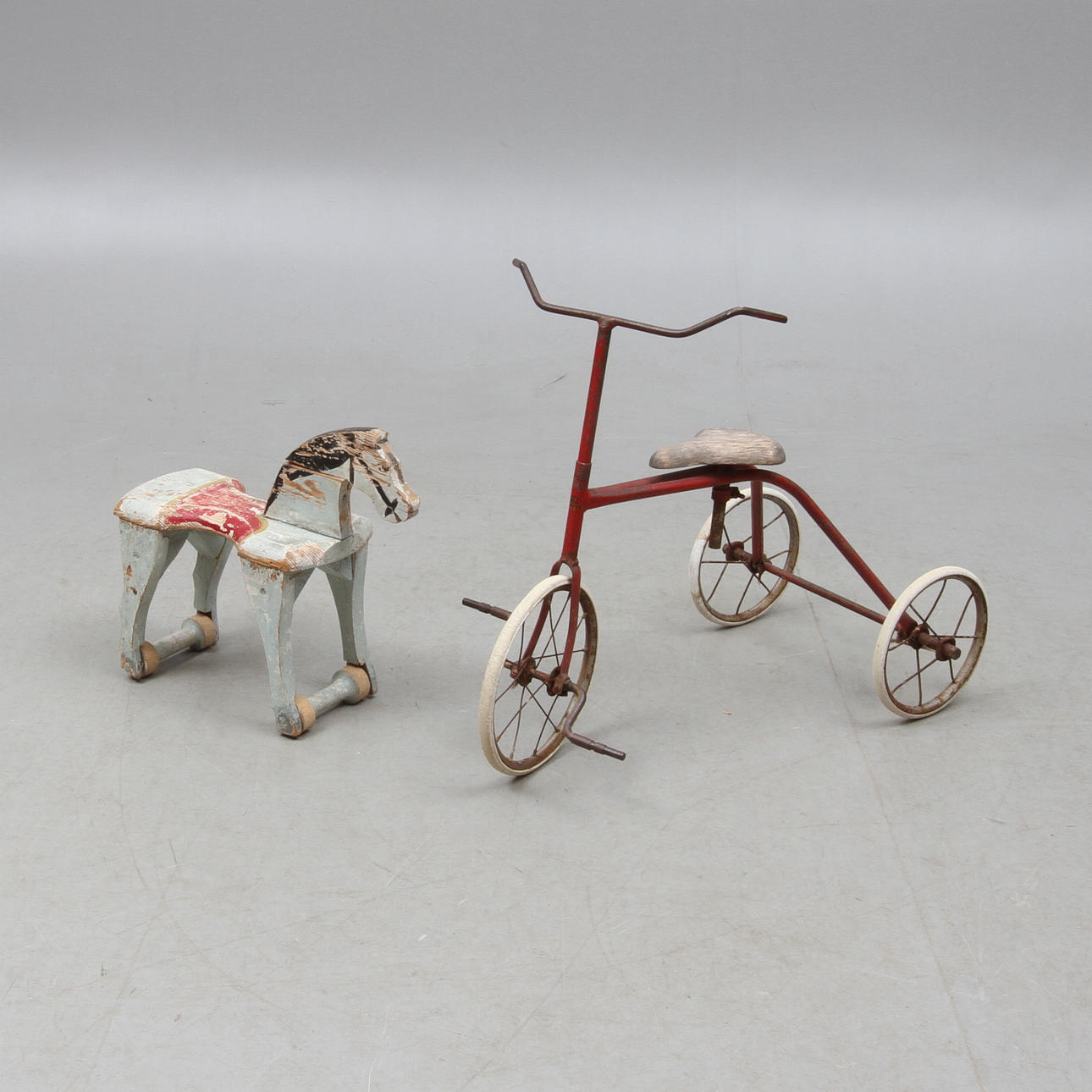 TREHJULING samt LEKSAKSHÄST, Troligen 1900-talets första hälft.