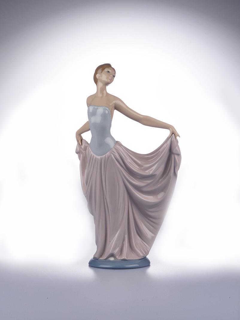 LLADRO PORZELLAN, SPANIEN. Figura de porcelana "Bailarina".