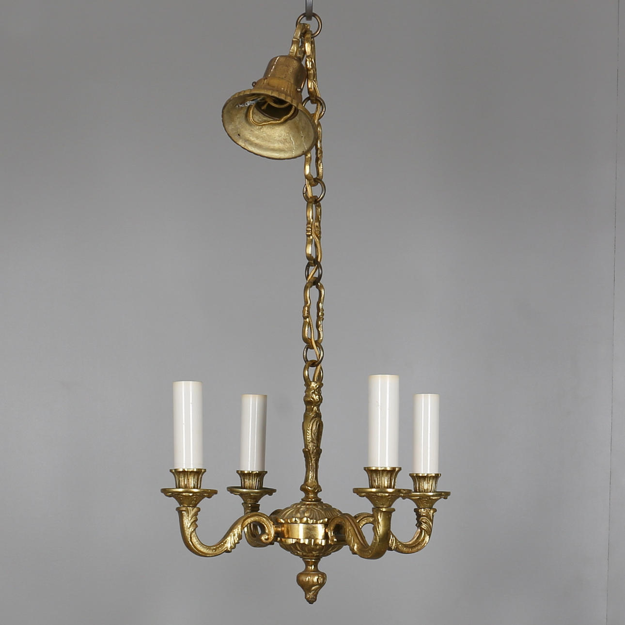 TAKKRONA i mässing. Barock stilkopia. 1900-talets senare hälft.