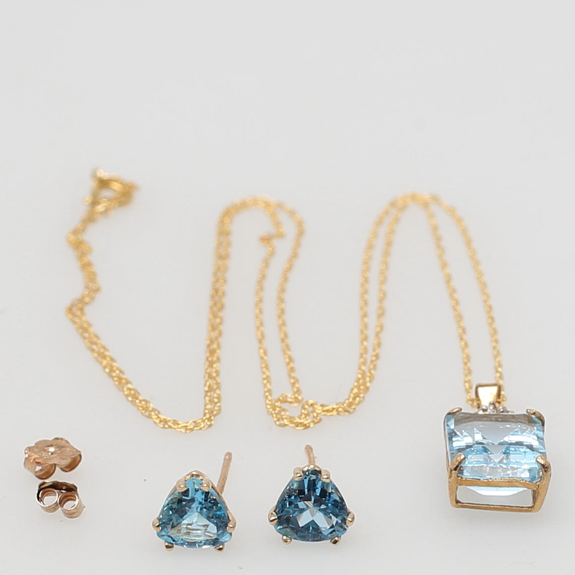 HALSKEDJA och ÖRHÄNGEN, med blå topaser.