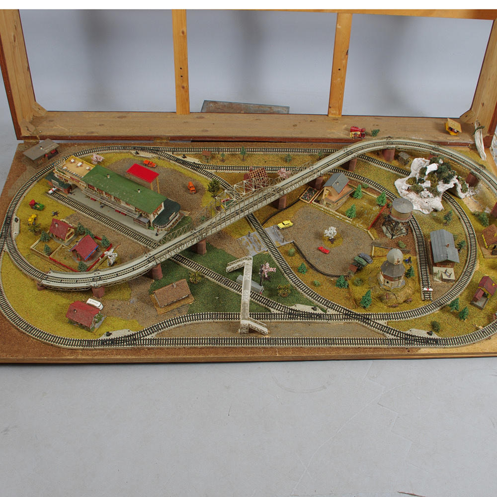 MODELLJÄRNVÄG, Märklin, vägghängd.