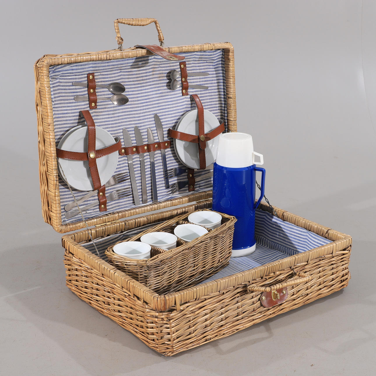 PICKNICKVÄSKA för 4 personer, rotting.