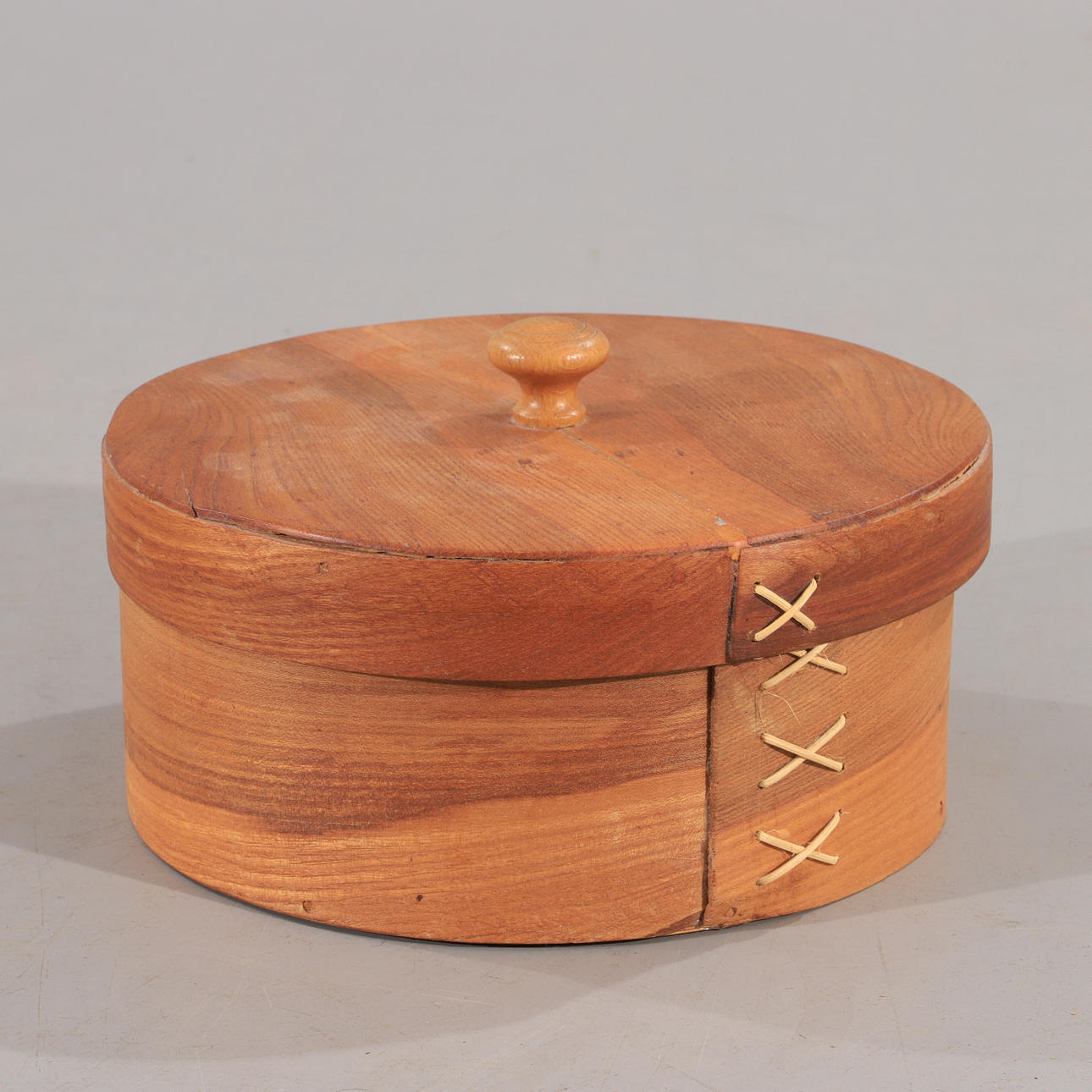 SVEPASK MED LOCK, 1900-tal.