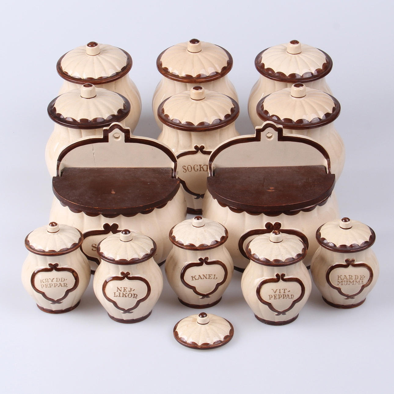 KRYDDBURKAR och skeppor, 13 st. "Pyro", Wilhelm Kåge, Gustavsberg.