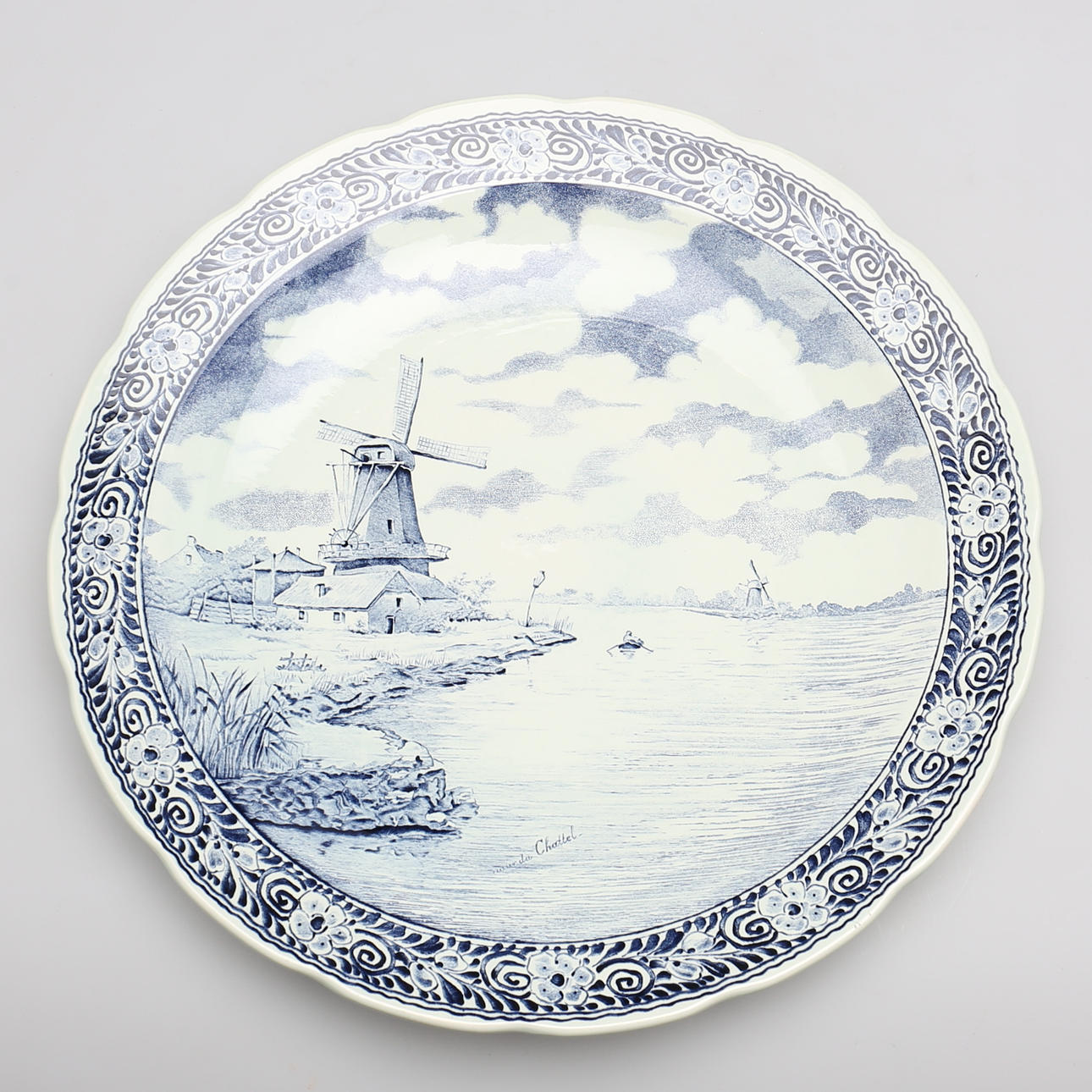 FAT i porslin. Märkt Defts, Holland. Made by Boch, Belgium.