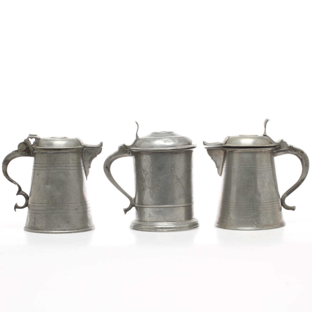 KANNOR, 2 st, samt STOP, tenn, bland annat Hans Wicksten Västerås 1791, Daniel Eklund Kalmar, 1849.