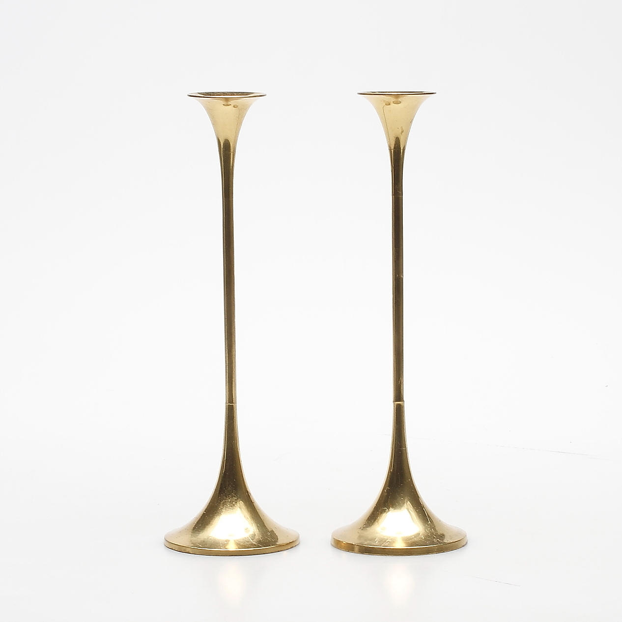 LJUSSTAKAR, ett par, mässing, Gnosjö, 1900-talets andra hälft.