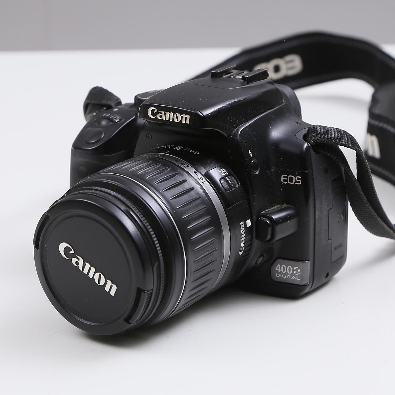 CÁMARA, Eos 400 D, con lente.