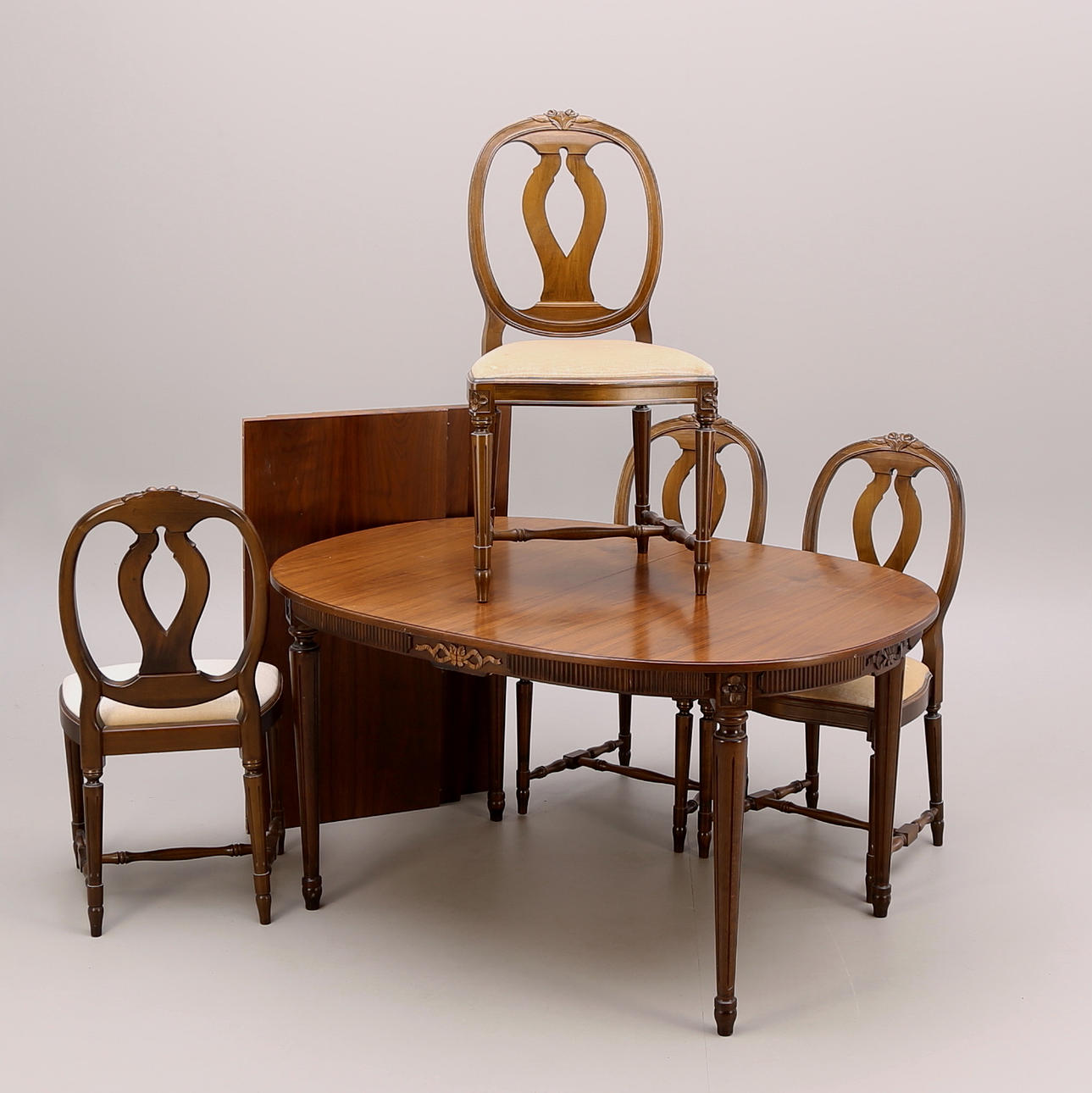 MATGRUPP, 5 delar, gustaviansk stil, 1900-talets andra hälft.