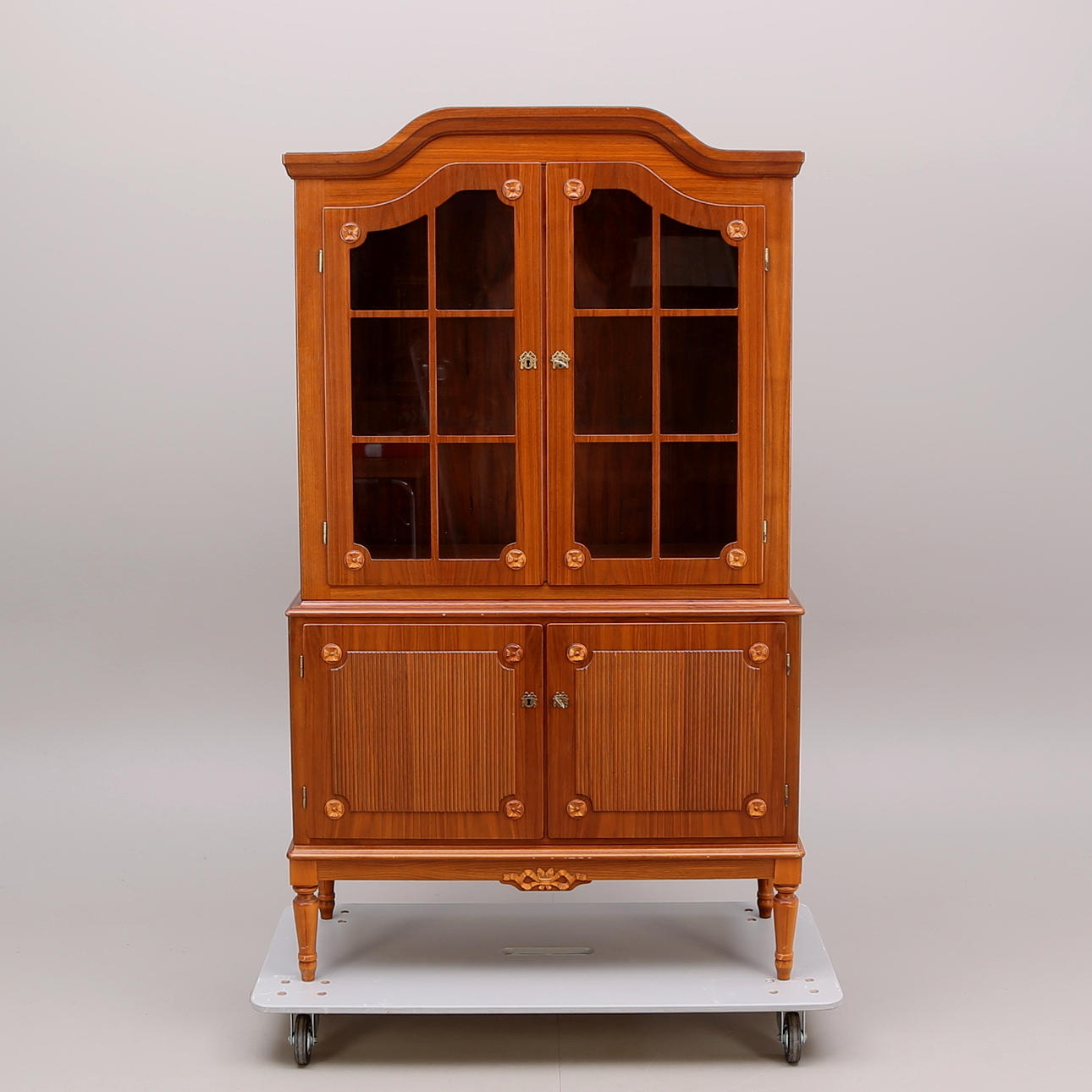 VITRINSKÅP, gustaviansk stil, GR-Möbler AB, Tibro, 1900-talets andra hälft.