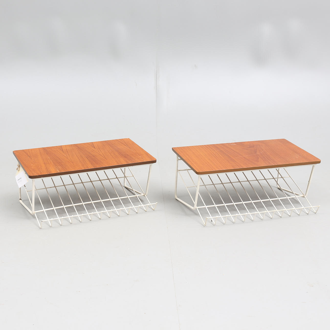 VÄGGHYLLOR, ett par, String.