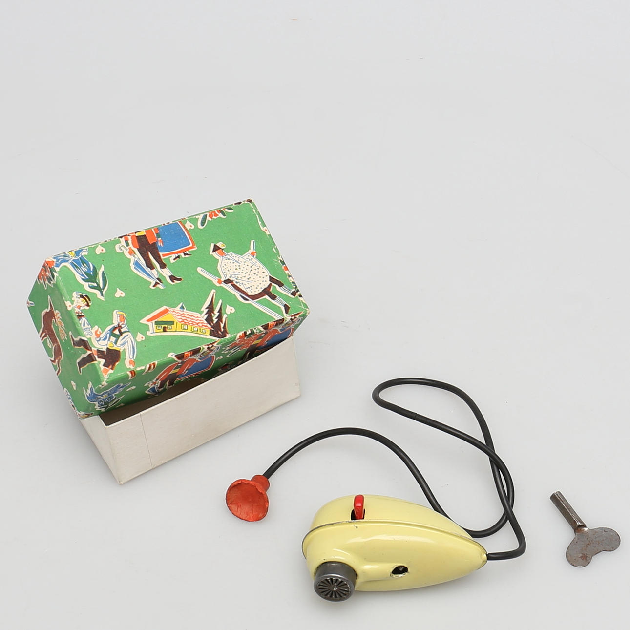 TOY in sheet metal. Shaver. Mid-20th century.