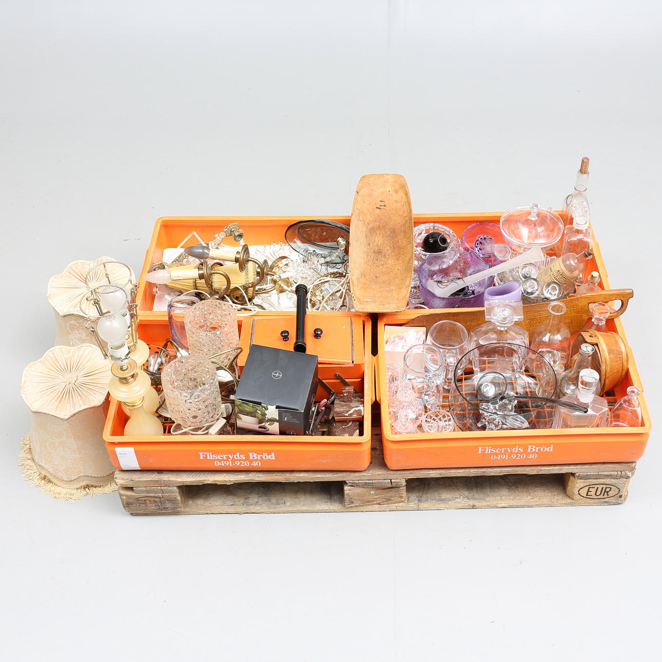 STORT PARTI DIVERSE, glas, lampor m.m.