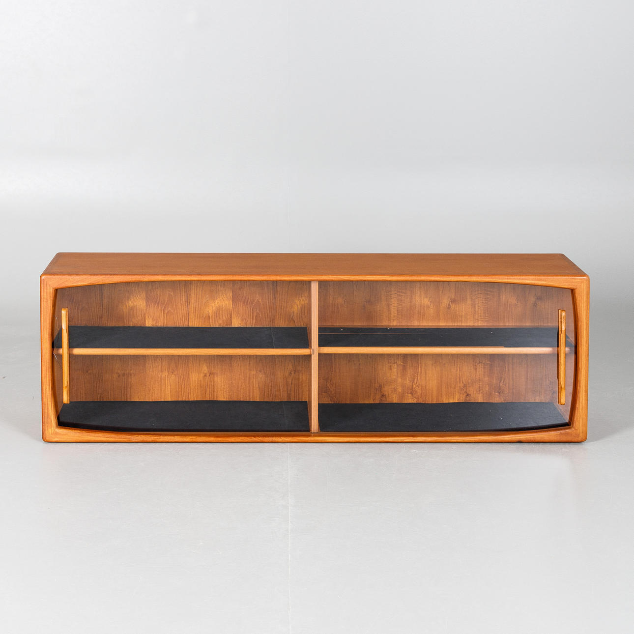 S. Burchardt Nielsen, hanging display case.
