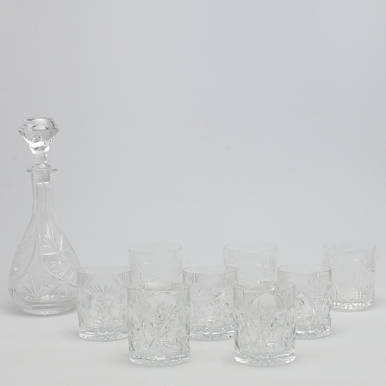 GLASSERVIS DELAR. 9 st. Kristall. Troligen Tjeckien.